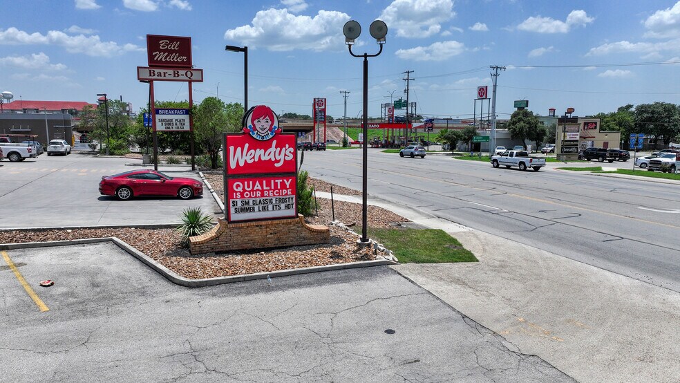 More Photos Of 143 S State Highway 46, New Braunfels Fast Food For Sale
