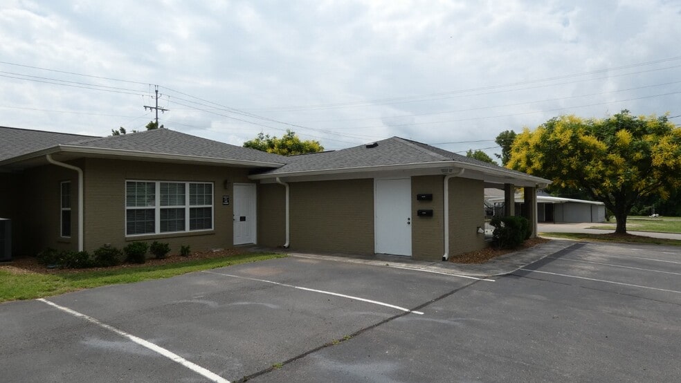 More Photos Of 2911 Middle Tennessee Blvd, Murfreesboro Office Residential For Lease