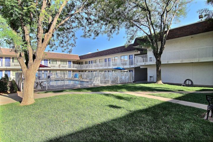 More Photos Of 909 66th St, Lubbock Hotel For Sale