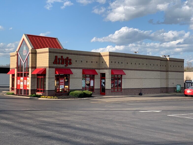 More Photos Of 1212-1264 NW Broad St, Murfreesboro Department Store For Lease