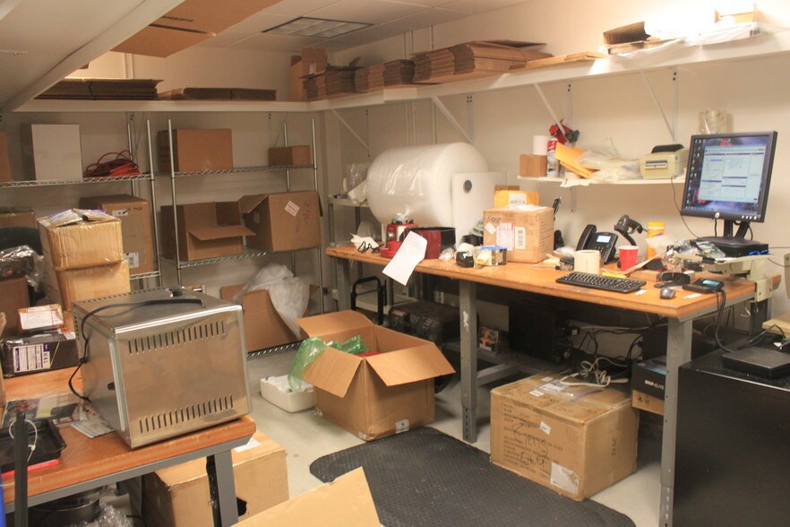 More Photos Of 2475 Hollywood Blvd, Hollywood Office For Lease