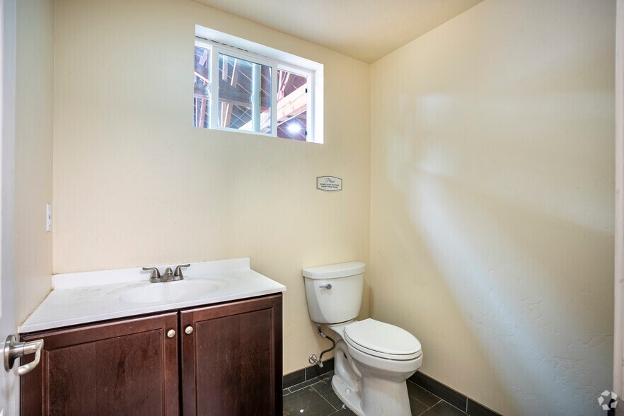 More Photos Of 1975 Timber Way, Reno Warehouse For Sale