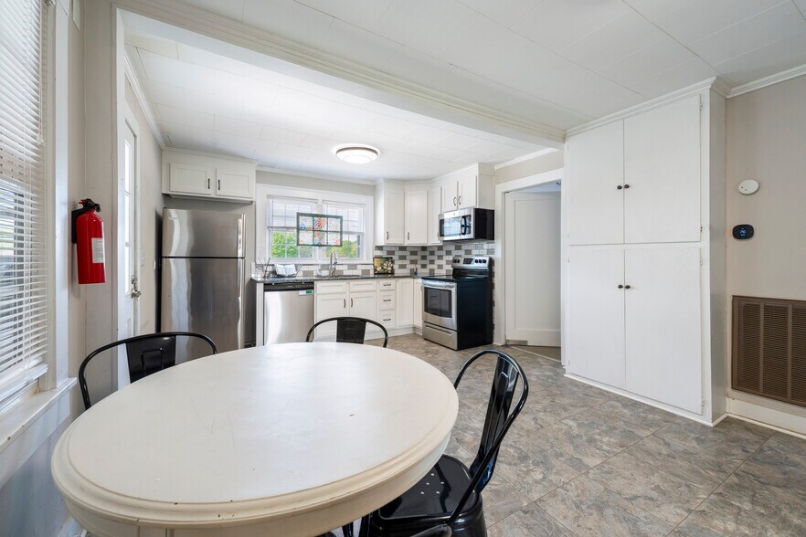 More Photos Of 2310 Concord Lake Rd, Kannapolis Office Residential For Lease