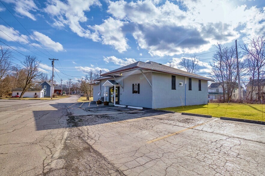 More Photos Of 6 Bush Park Ln, Penn Yan Office For Sale