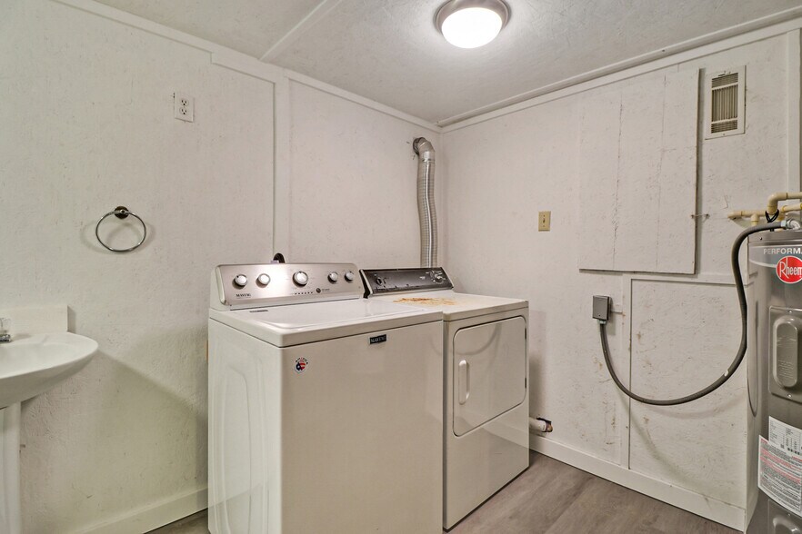 More Photos Of 148 Porter Ln, Spring City Specialty For Sale