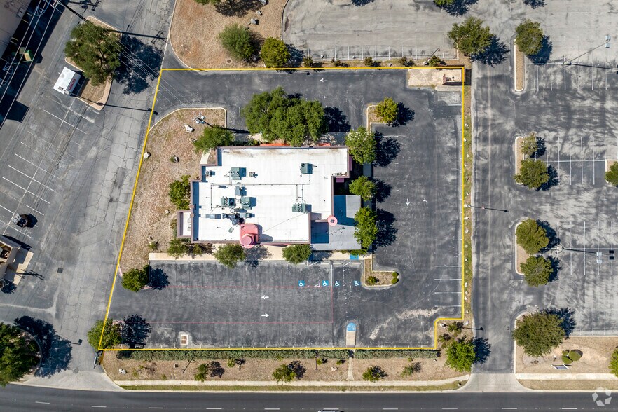 More Photos Of 17660 Henderson Pass, San Antonio Restaurant For Sale