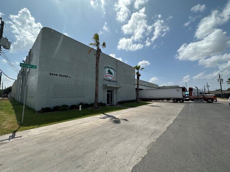 More Photos Of 2216 Silver St, Houston Refrigeration Cold Storage For Sale