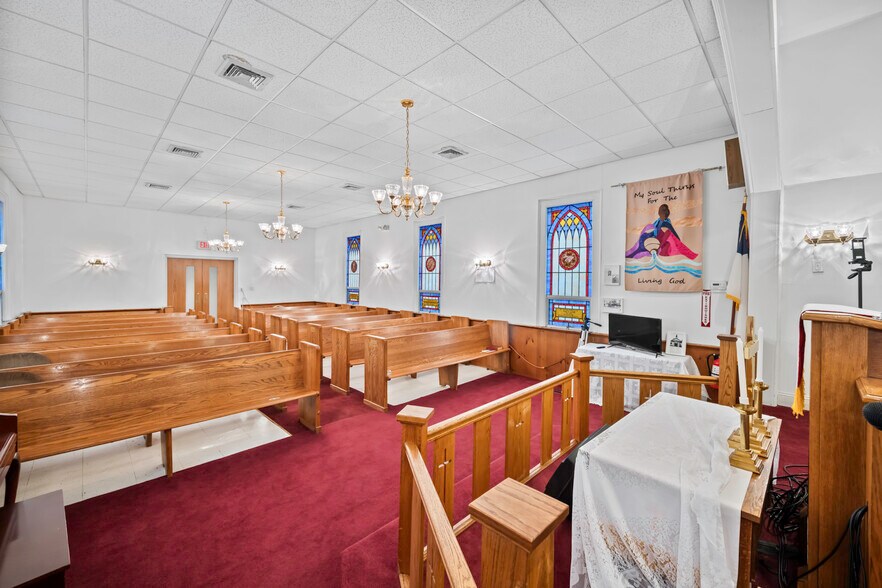 More Photos Of 109 Roslyn Rd, Roslyn Heights Religious Facility For Lease