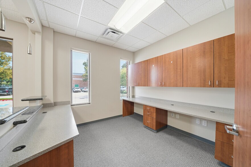 More Photos Of 1208 Highway 6, Sugar Land Medical For Lease