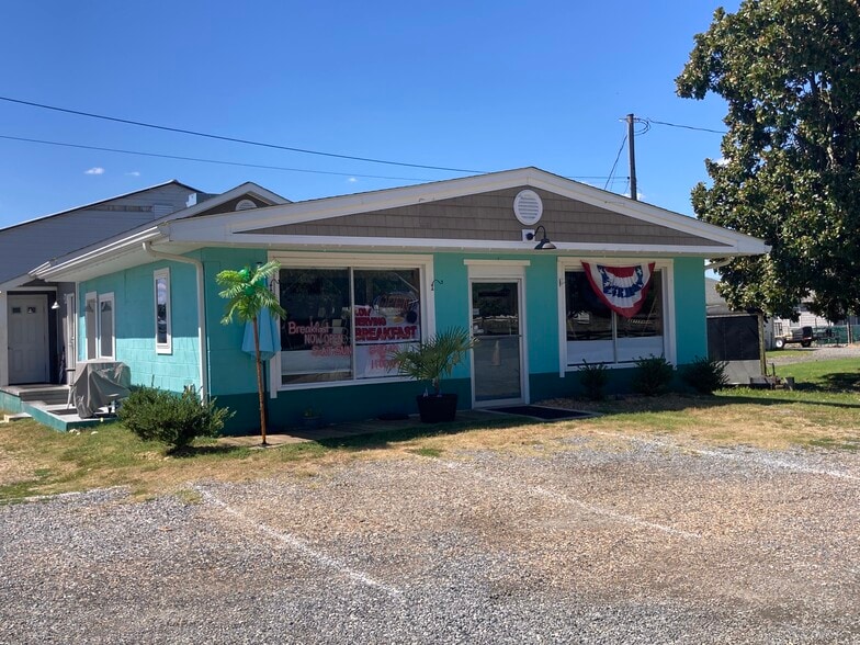 Primary Photo Of 119 Monroe Bay Ave, Colonial Beach Restaurant For Lease