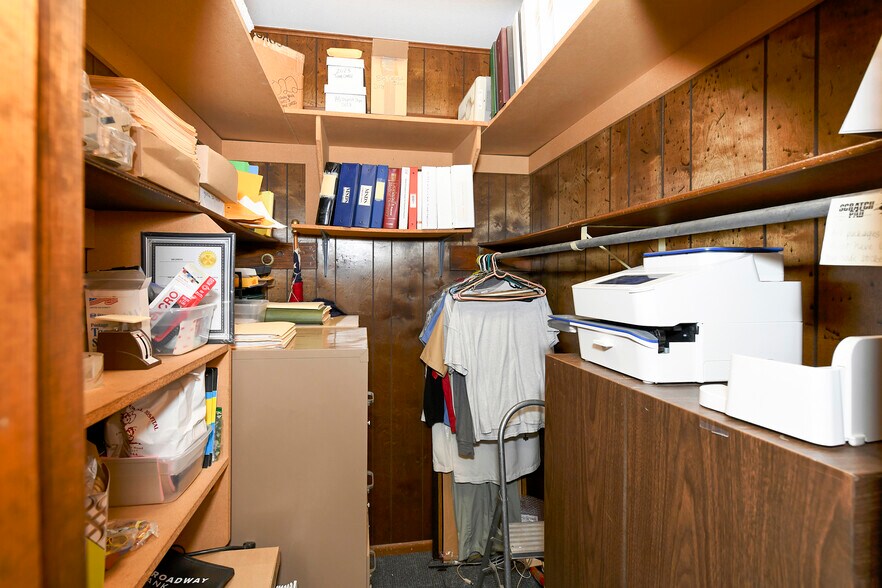 More Photos Of 13039 Nacogdoches Rd, San Antonio Veterinarian Kennel For Sale