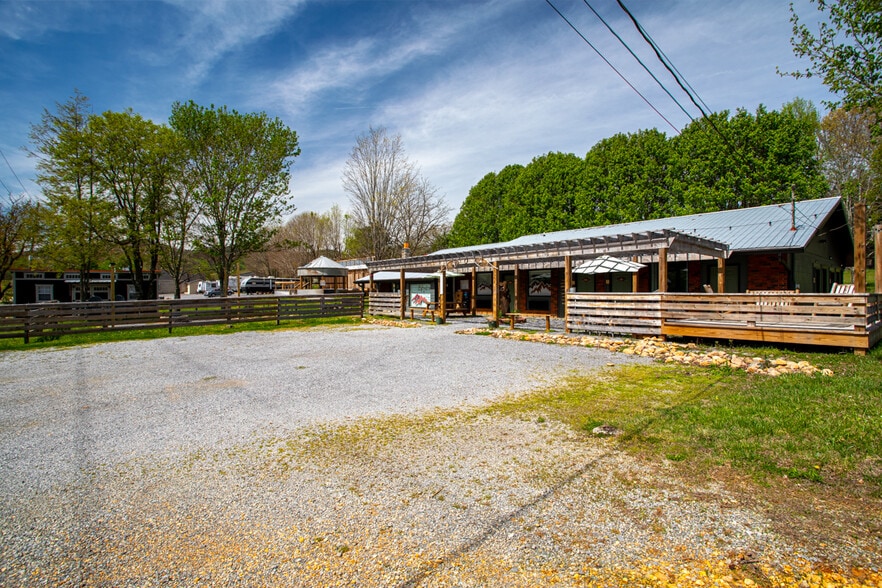 More Photos Of 3804 Wears Valley Rd, Sevierville Hotel For Sale