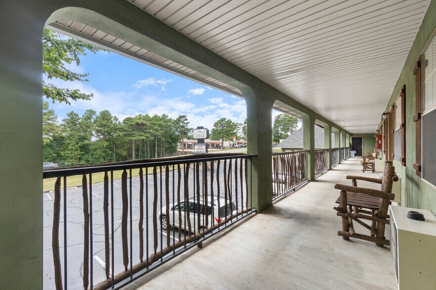 More Photos Of 3031 E Van Buren, Eureka Springs Hotel For Sale