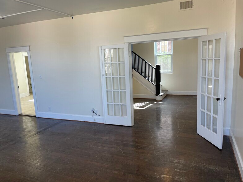 More Photos Of 3938 Benning Rd NE, Washington Office Residential For Sale