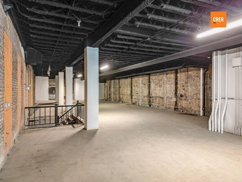 More Photos Of 6 S Clark St, Chicago Loft Creative Space For Sale