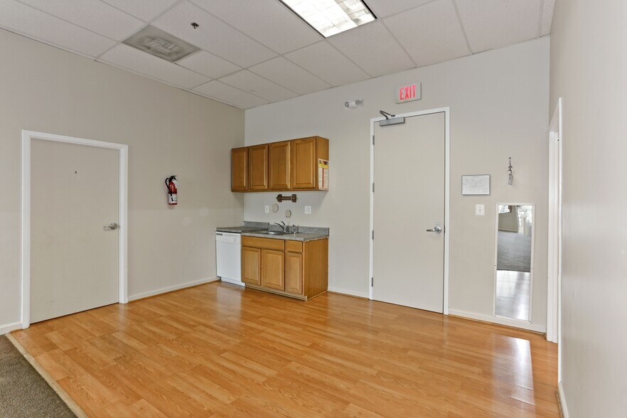 More Photos Of 4229 Lafayette Center Dr, Chantilly Office For Sale