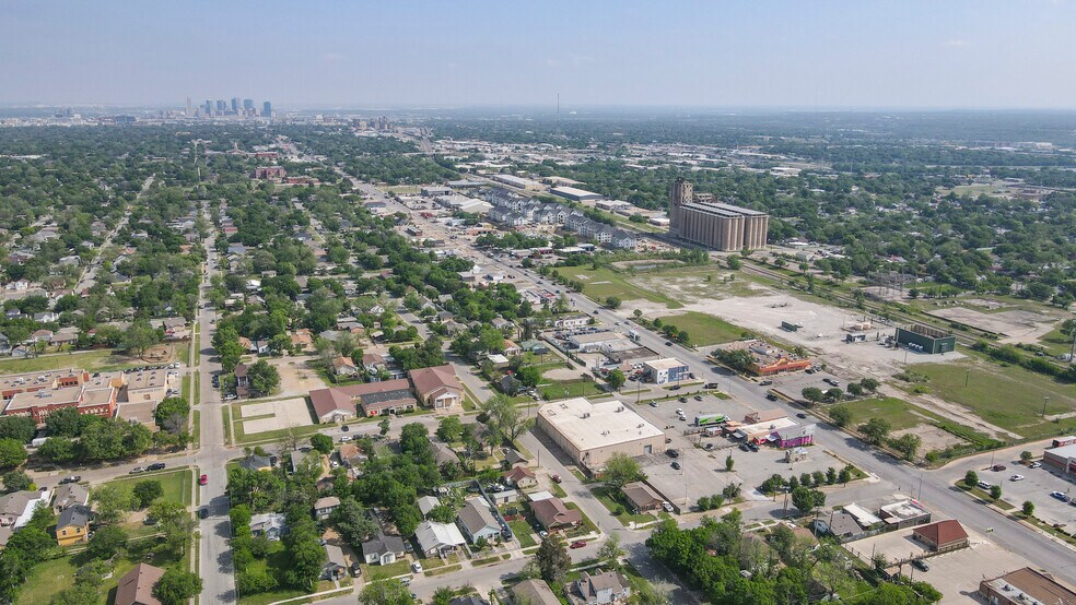 More Photos Of 3900-3906 Hemphill St, Fort Worth Storefront For Lease