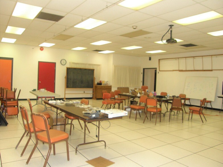 More Photos Of 2112 Industrial Dr, Niles Manufacturing For Sale