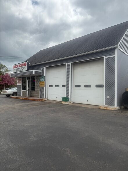 Primary Photo Of 4545 Clark St, Hamburg Auto Repair For Sale