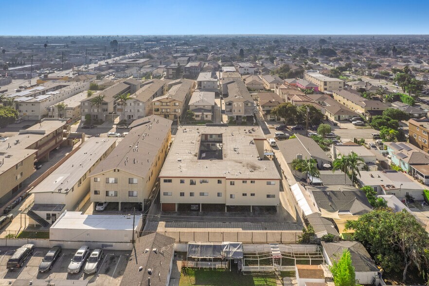 More Photos Of 4055 W 129th St, Hawthorne Apartments For Sale