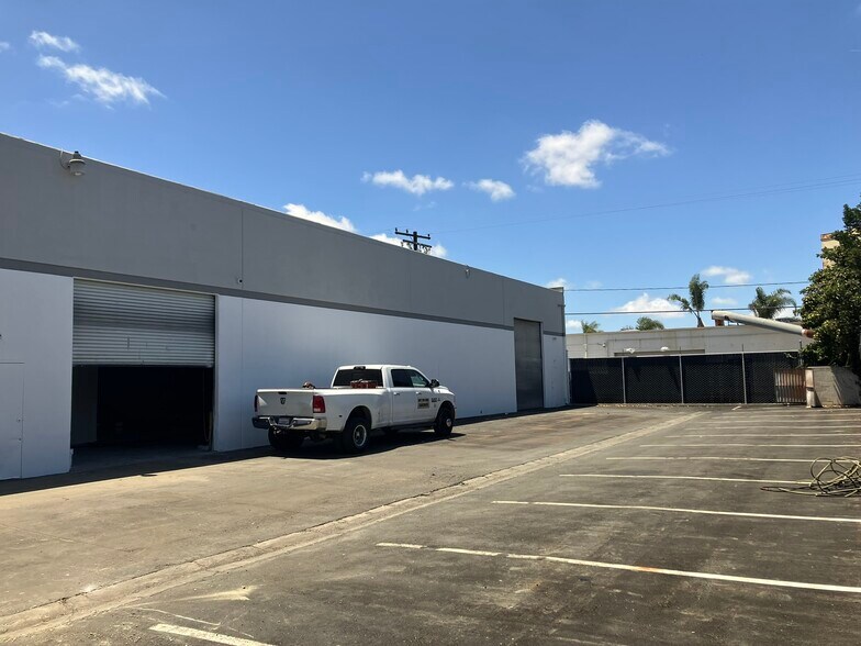 More Photos Of 13861 Seaboard Cir, Garden Grove Warehouse For Lease