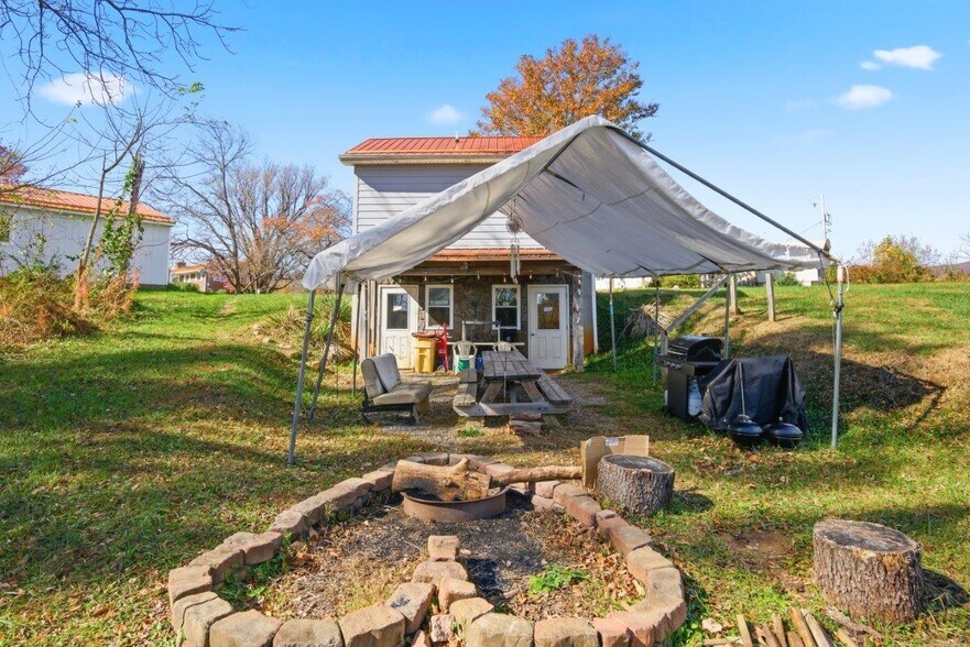 More Photos Of 204 Douglas Ln, Pearisburg Hospitality For Sale