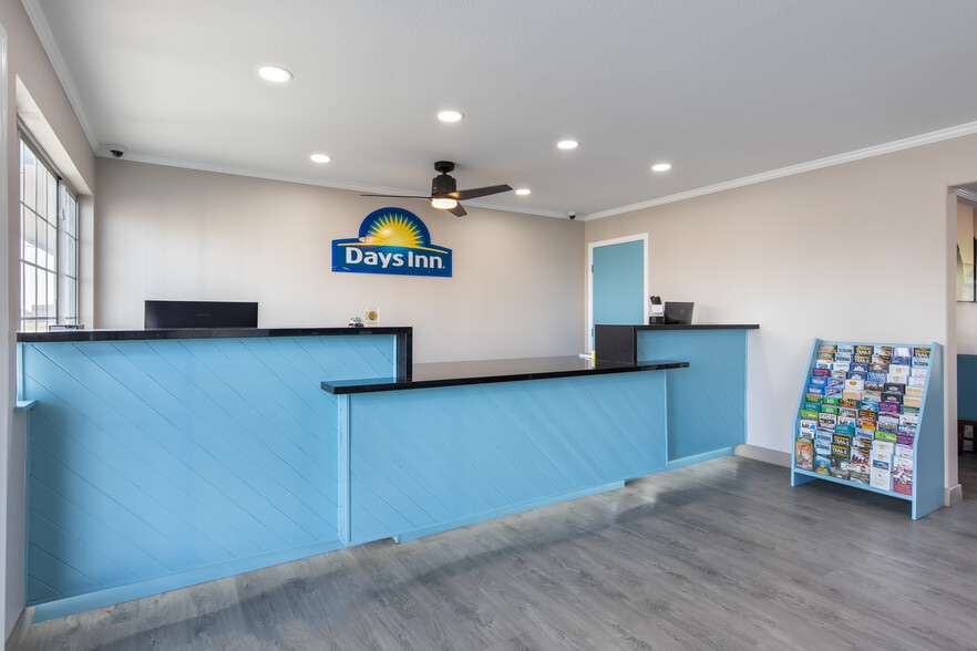 More Photos Of 5 Sutter St, Red Bluff Hotel For Sale