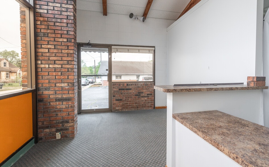 More Photos Of 217 North St, Waynesville General Retail For Sale