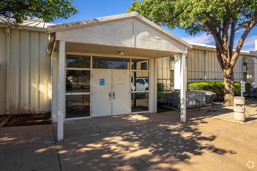 More Photos Of 3802-3806 Interstate 27, Lubbock Office For Sale