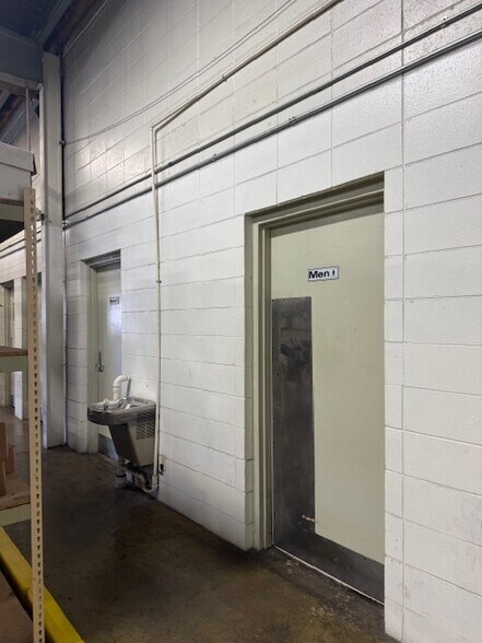 More Photos Of 8120 W Bradley Rd, Milwaukee Warehouse For Sale
