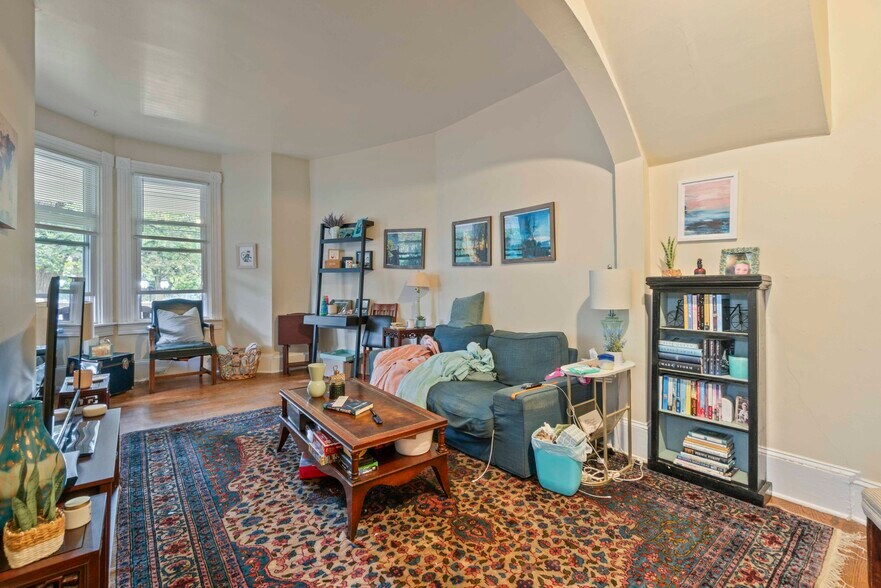 More Photos Of 5009 Roland Ave, Baltimore Multifamily For Sale