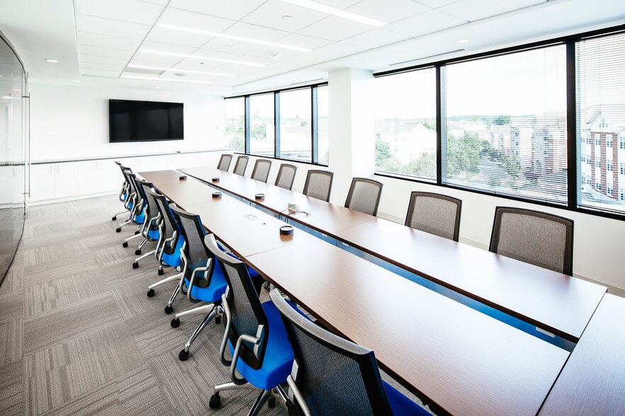 More Photos Of 9302 Lee Hwy, Fairfax Office For Lease