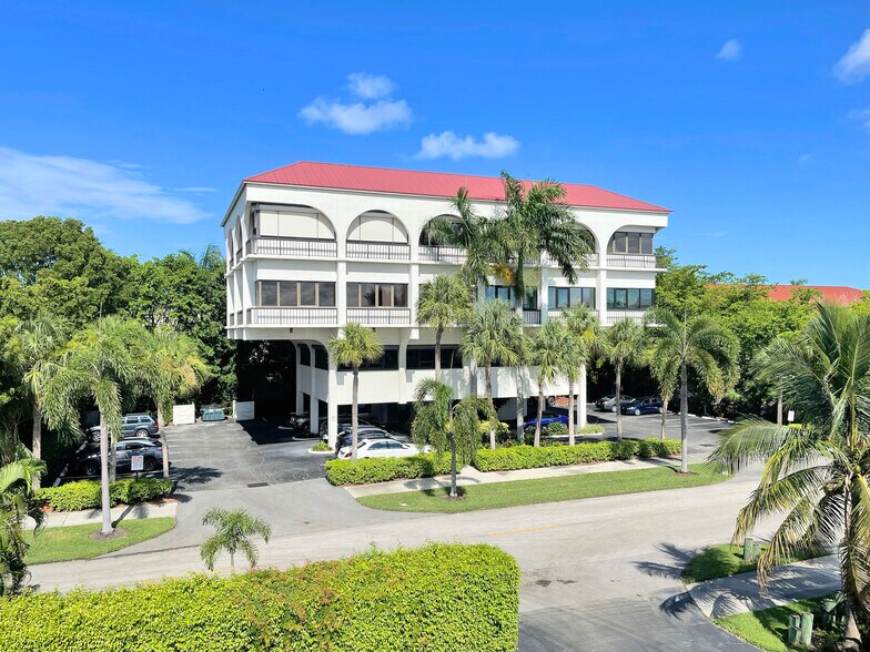 More Photos Of 700 11th St S, Naples Office For Sale