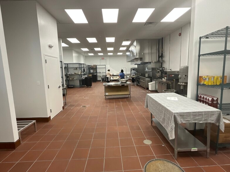 More Photos Of 5951-5953 Halpine Rd, Rockville Warehouse For Lease