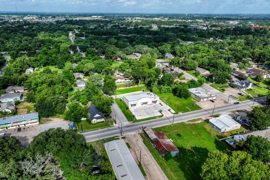 More Photos Of 1600 S Day St, Brenham Medical For Sale