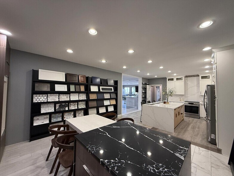 More Photos Of 5602-5608 S Adams St, Tacoma Showroom For Sale