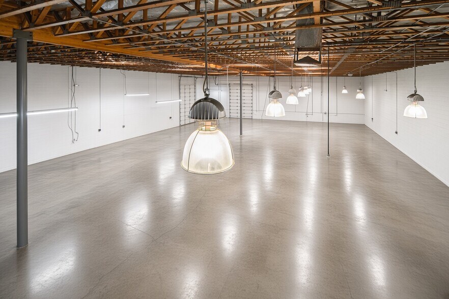 More Photos Of 2643 N 37th Dr, Phoenix Manufacturing For Sale