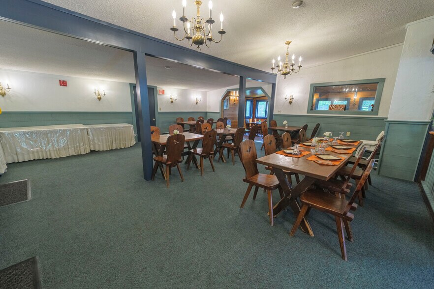 More Photos Of 6 Abroad Rd, West Dover Hotel For Sale