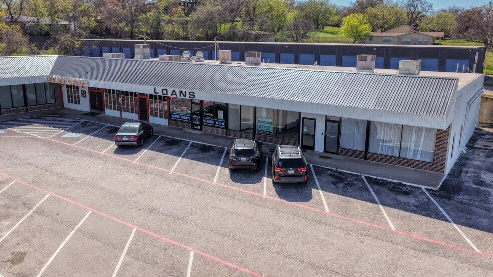 More Photos Of 1402-1418 S Main St, Weatherford Unknown For Lease