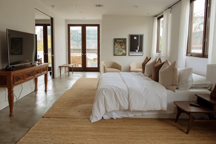 More Photos Of 7501 Santa Monica Blvd, West Hollywood Hotel For Sale