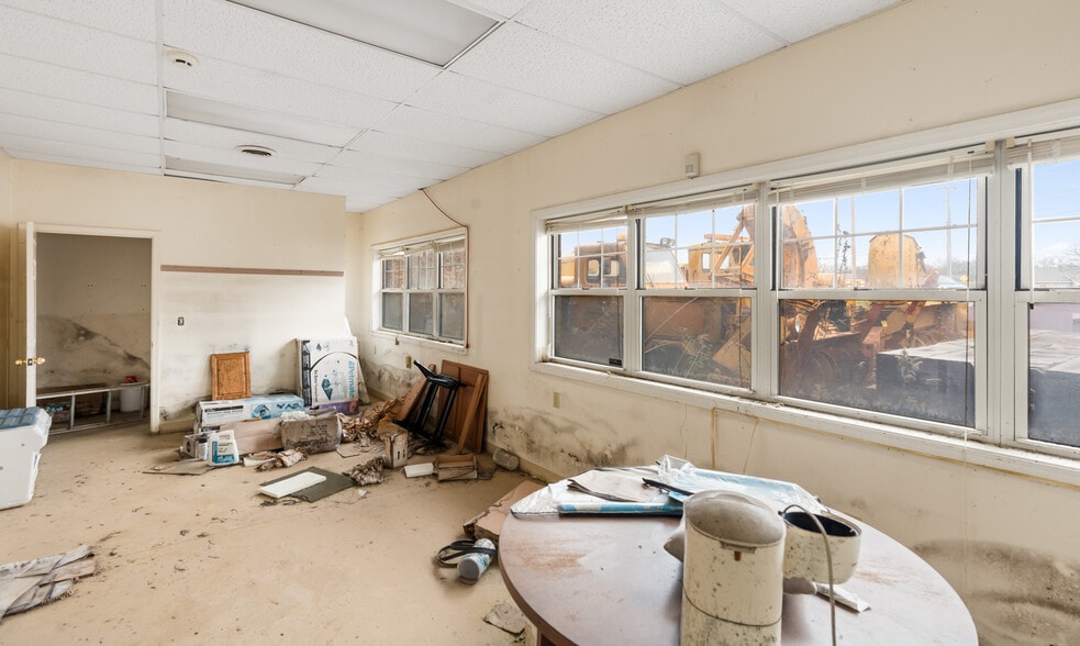More Photos Of 360 SW Cutoff, Northborough Industrial For Sale