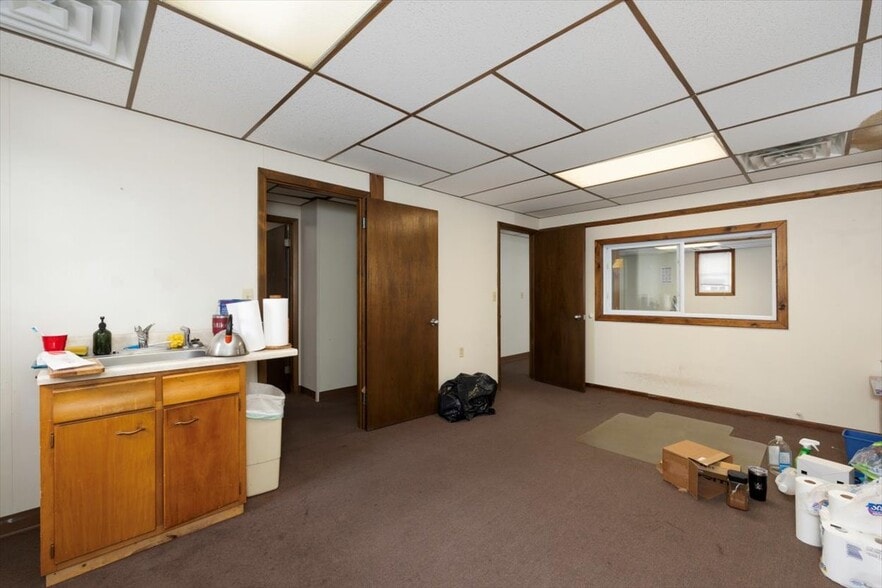 More Photos Of 932 French Rd, Cheektowaga Office For Sale