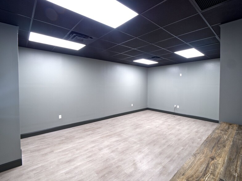 More Photos Of 402 Chairman Ct, DeBary Warehouse For Lease