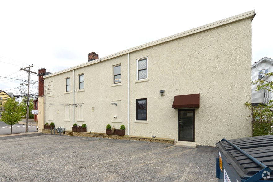 More Photos Of 69 Montgomery St, Pawtucket Office Residential For Sale