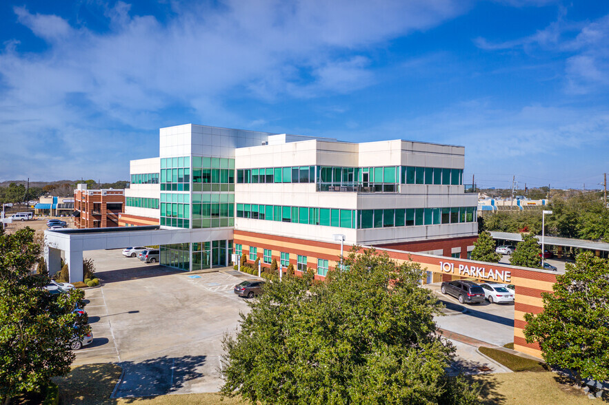 Primary Photo Of 101 Parklane Blvd, Sugar Land Office For Lease