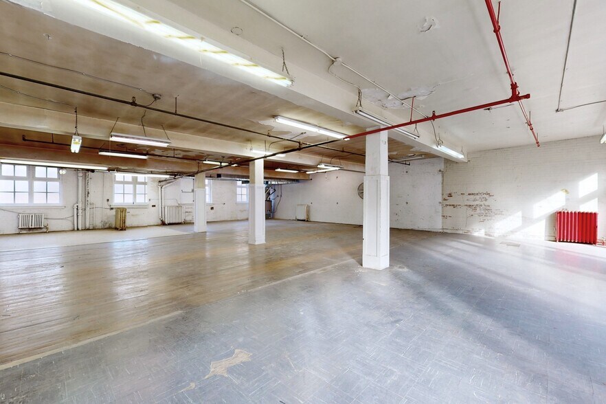 More Photos Of 10-14 Mccaul St, Toronto Office For Sale