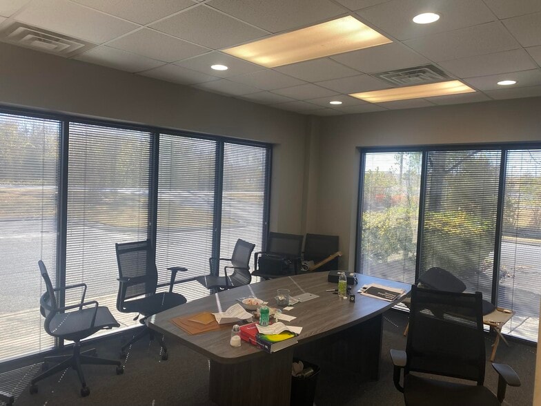 More Photos Of 163 Business Park Dr, Lebanon Light Manufacturing For Lease