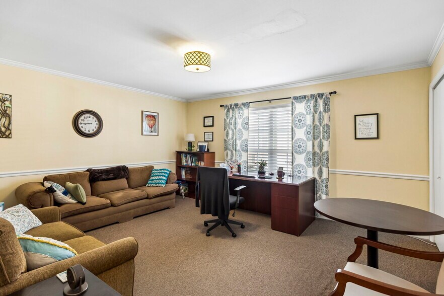 More Photos Of 109 Holiday Ct, Franklin Office For Sale
