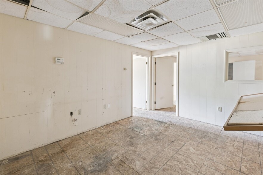 More Photos Of 211 Lee St, Saginaw Manufacturing For Sale