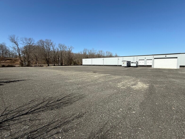 More Photos Of 29 Synan Rd, Fredericksburg Warehouse For Lease
